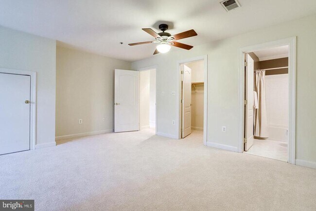 Building Photo - 1601 Colonial Hills Dr