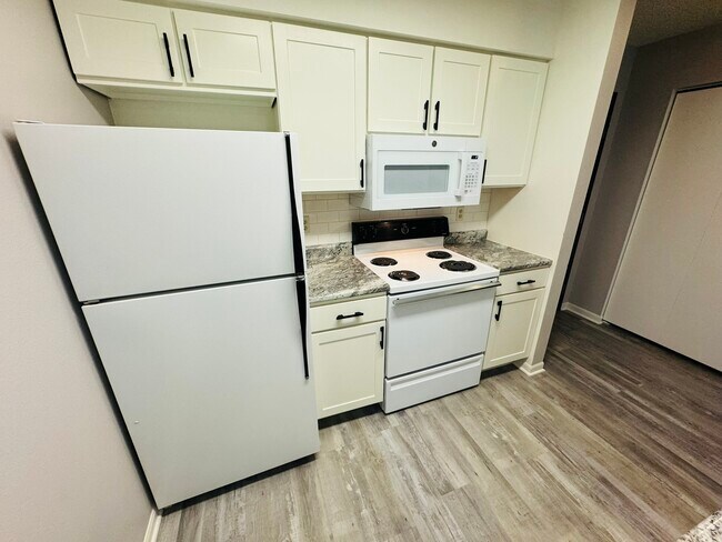 Building Photo - 395