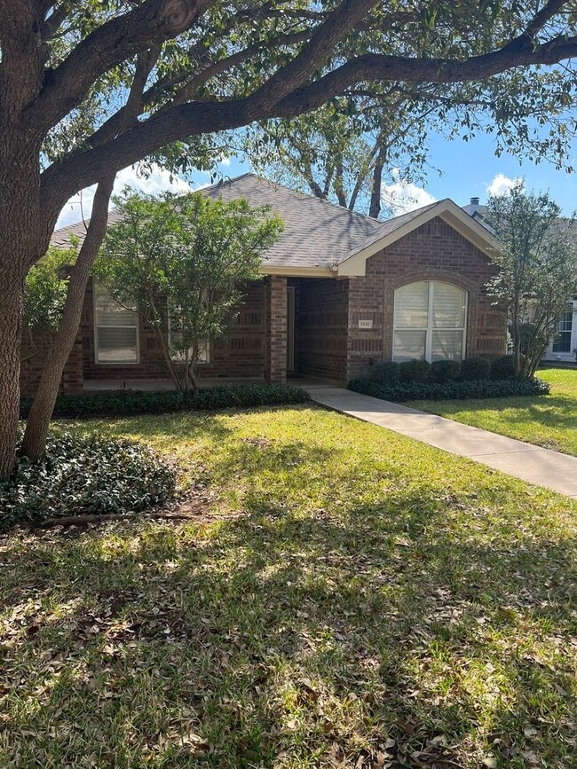 Building Photo - FULLY FURISHED MID TERM LEASE