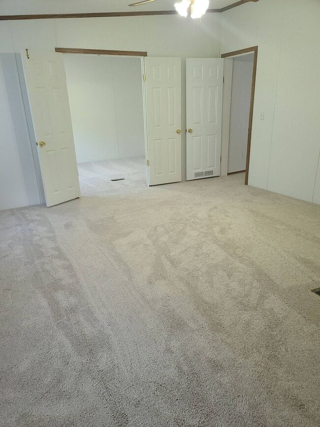 Building Photo - Large Home on Nearly an Acre! ACT NOW! ***RENT SPECIAL : 1/2 OFF FIRST MONTH OF RENT!!!