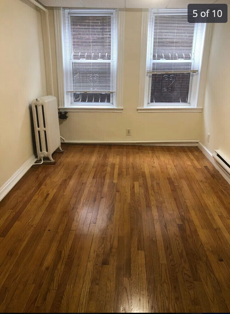 Building Photo - 384 Riverway