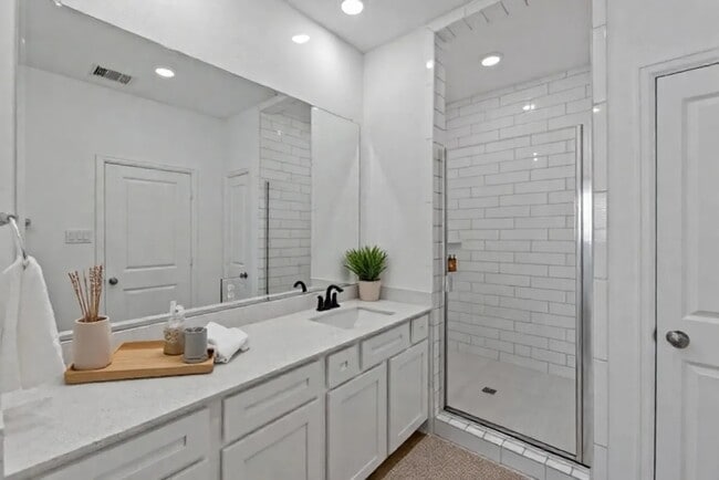 Building Photo - 4131 Balboa Dr