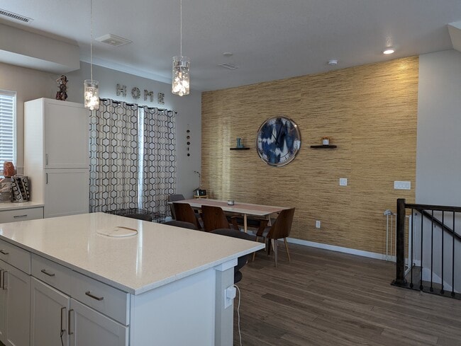 Building Photo - 1621 West 67th Cir