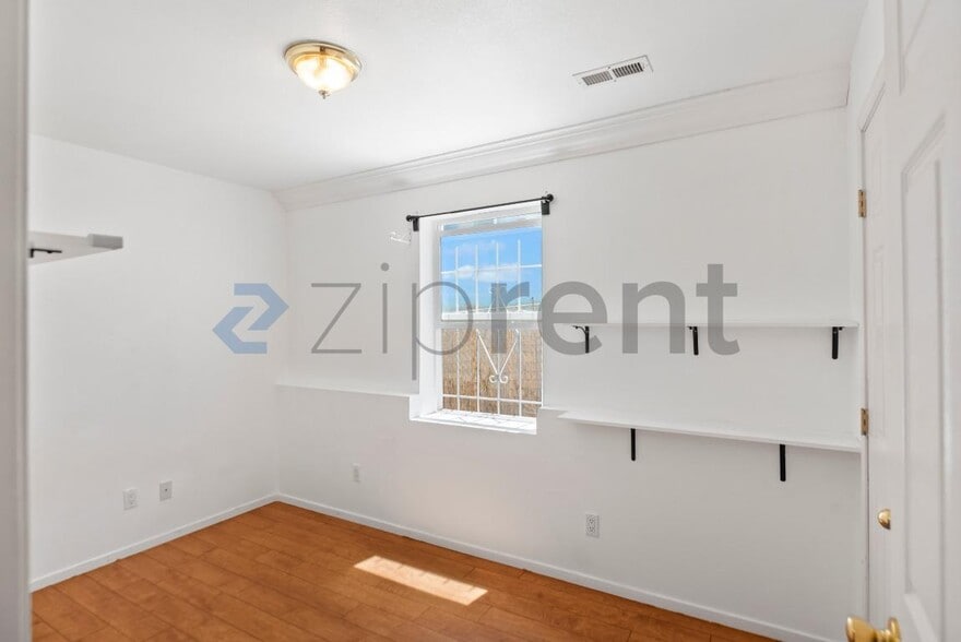 Building Photo - Unit