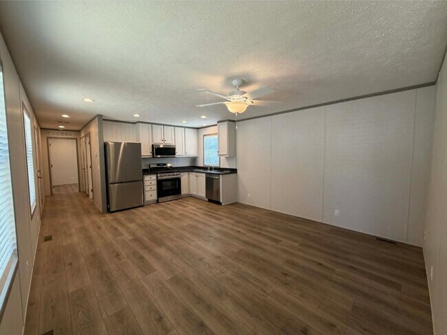 Building Photo - 25418 Nuway Ave
