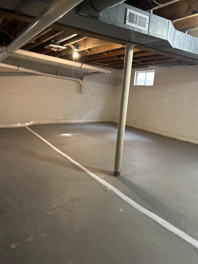 Building Photo - 1042 Peck Rd