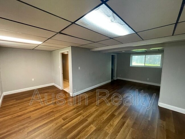 Building Photo - 819 Sun Valley S