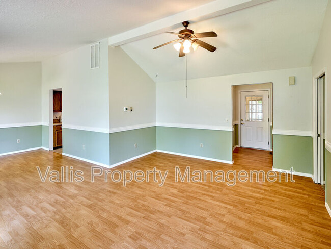 Building Photo - 2057 Maplewood Ct S