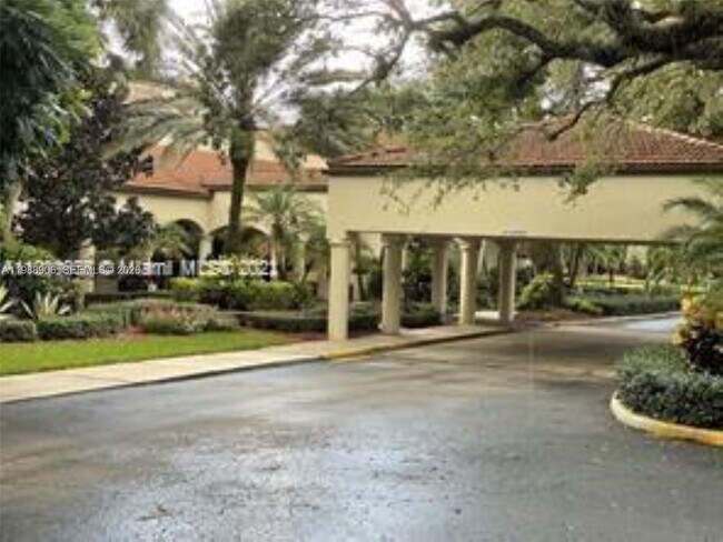 Building Photo - 9441 Live Oak Pl