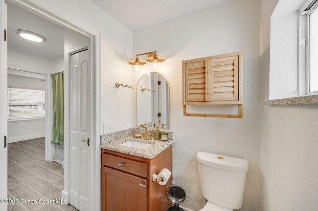 Building Photo - 1185 King St