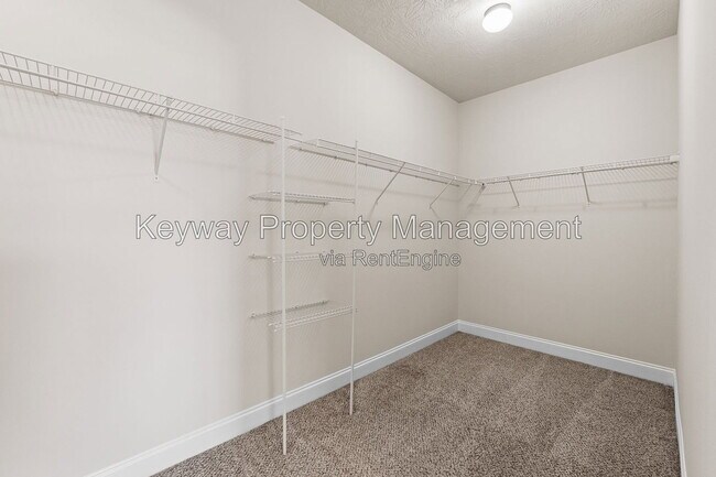 Building Photo - 135 Beallwood Dr