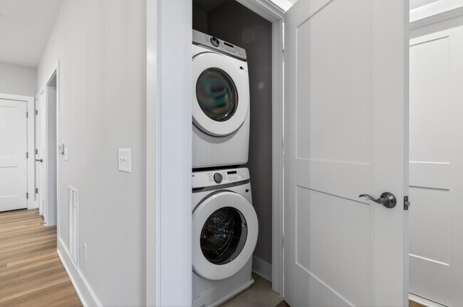 Building Photo - 76 Old Mill Bottom Rd N