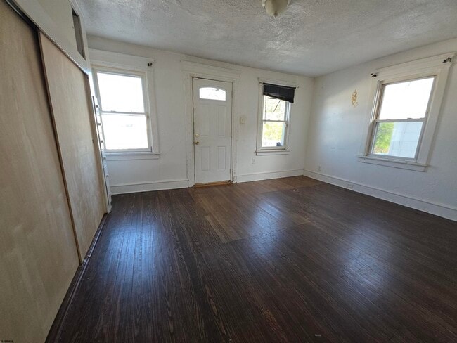 Building Photo - 346 N Delaware Ave