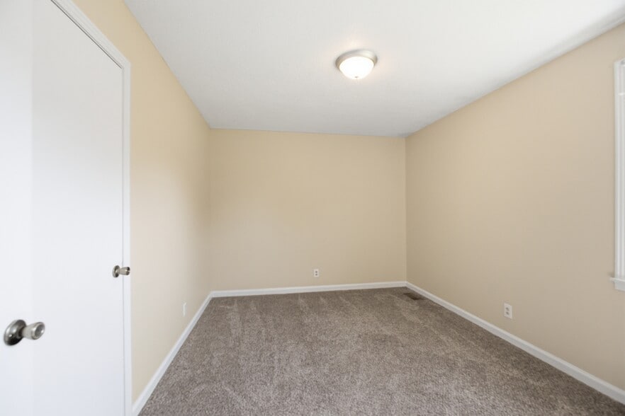 Building Photo - 700 Shelton Cir