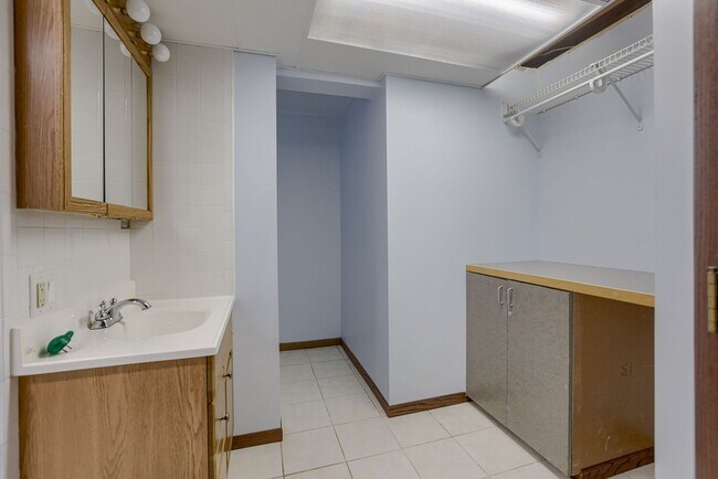 Building Photo - 1230 Cole Creek Dr
