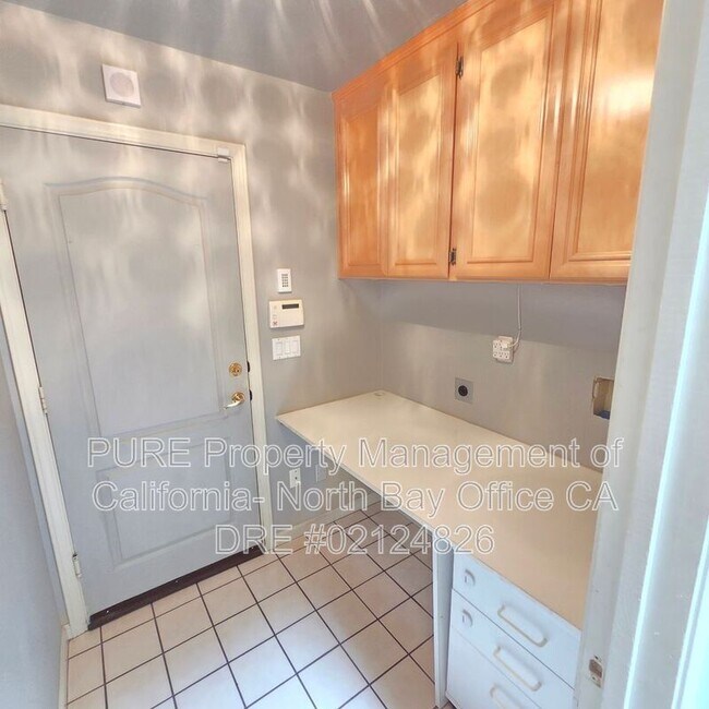 Building Photo - 1853 Sandstone Dr