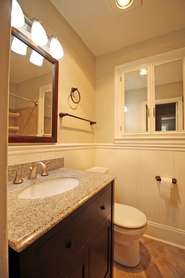 Building Photo - 2807 Holt Dr