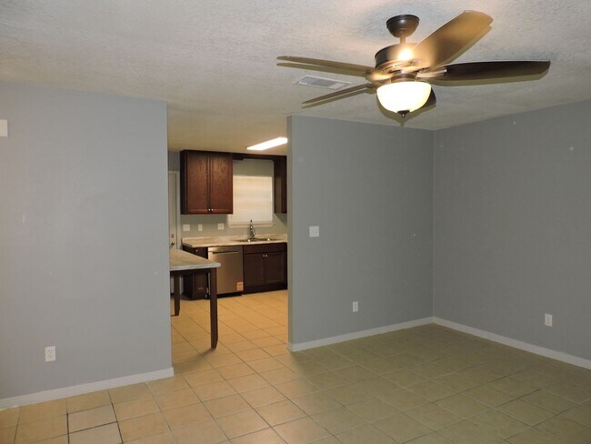 Building Photo - Lots of updates!