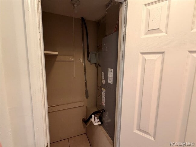 Building Photo - 28 N Davis St