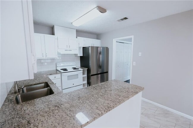 Building Photo - 1256 Minhinette Dr