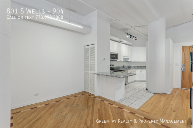 Building Photo - 801 S Wells-904