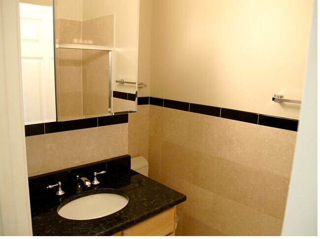 Bathroom #1 - Apt 3M, 2M, 1M - Harris Point Chicago