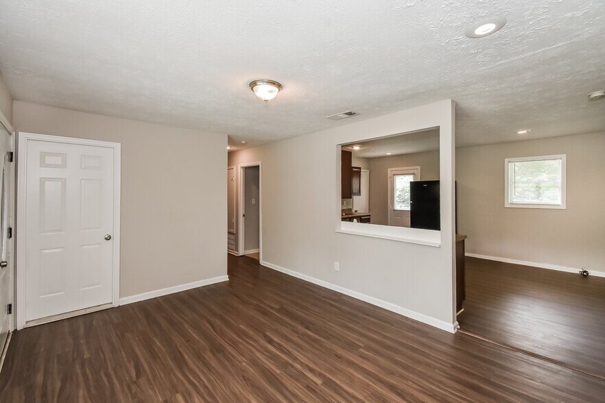 Building Photo - 8888 Northview Dr