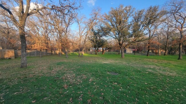 Building Photo - Perfect in Peaster ISD!