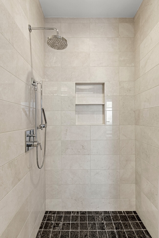 Building Photo - 900 W Olympic Blvd