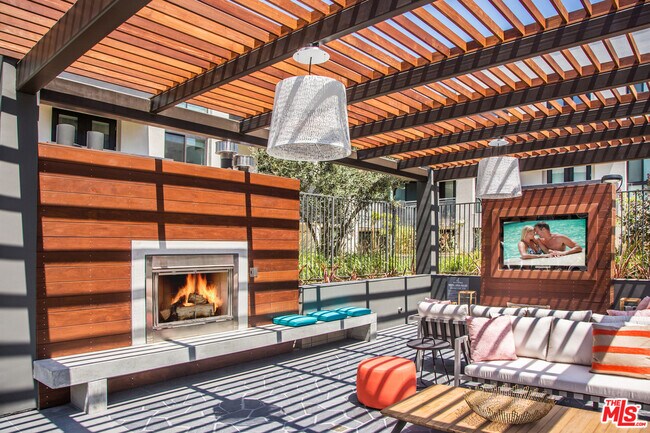 Building Photo - 8770 Washington Blvd