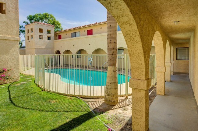 Building Photo - Plaza Del Sol III