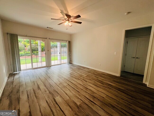 Building Photo - 164 Begonia Ct
