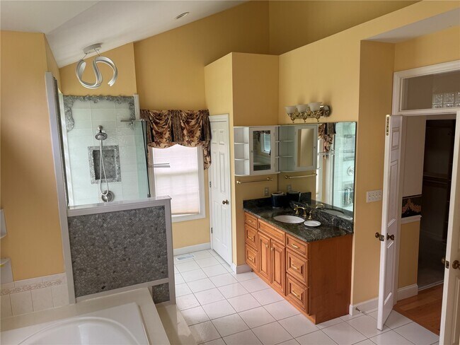 Building Photo - 14228 Manderleigh Woods Dr