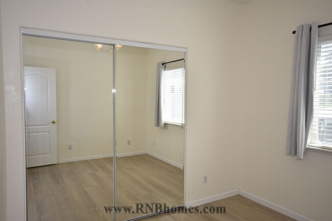 Building Photo - 288 Marsalla Dr
