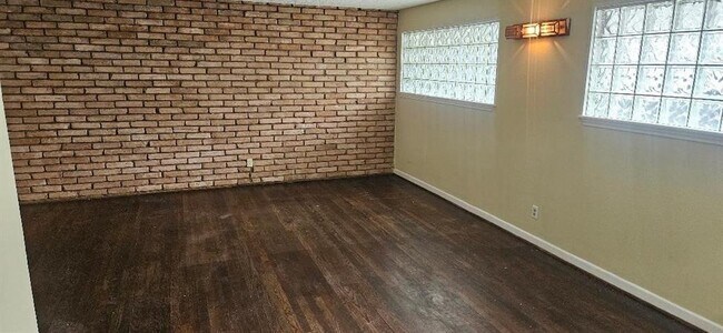 Building Photo - 5927 Moonmist Dr