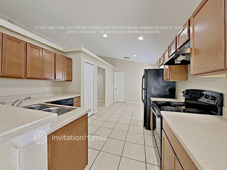 Building Photo - 16524 Golden Eagle Blvd