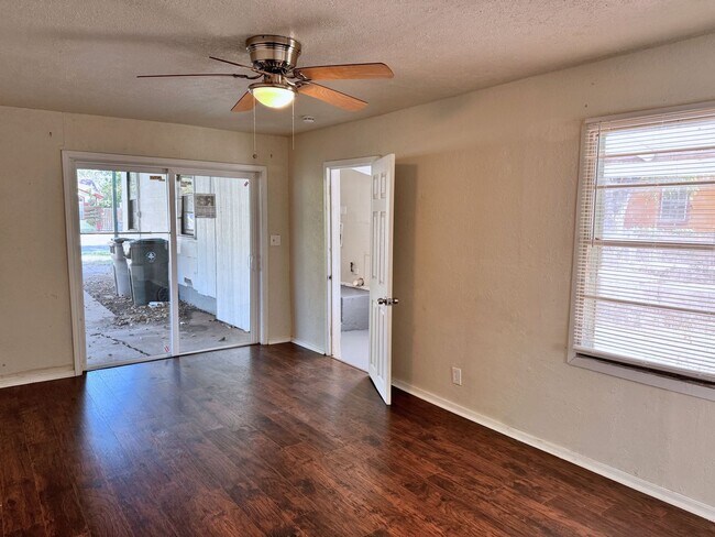 Building Photo - Cute 3 Bed 1 Bath home in Sunnyside Heights