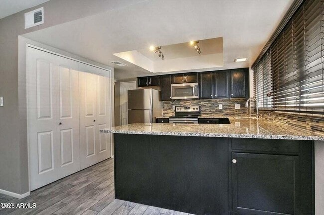 Building Photo - 8335 E Vista Dr