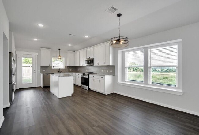 Building Photo - 40843 Mostyn Hill Dr