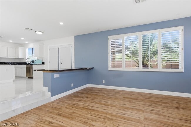 Building Photo - 9983 Canyon Peak Dr