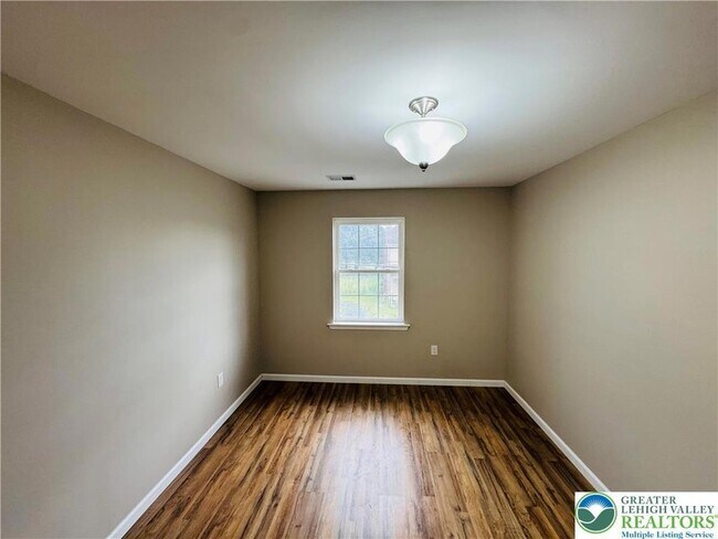 Building Photo - 2671 Levans Rd