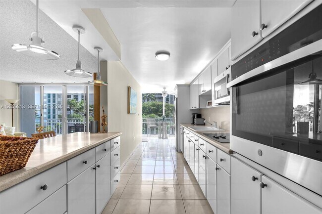 Building Photo - 600 Grapetree Dr