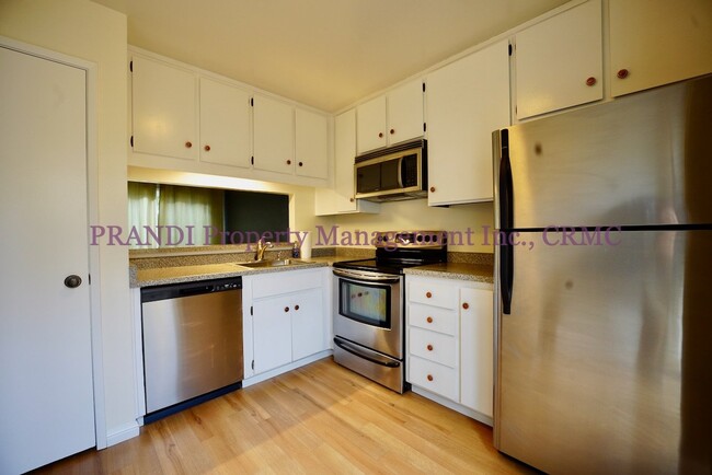 Primary Photo - Charming Shelter Ridge 3 Bedroom and 2.5 B...