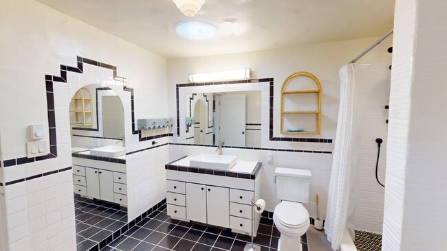 Building Photo - 901 Galisteo St