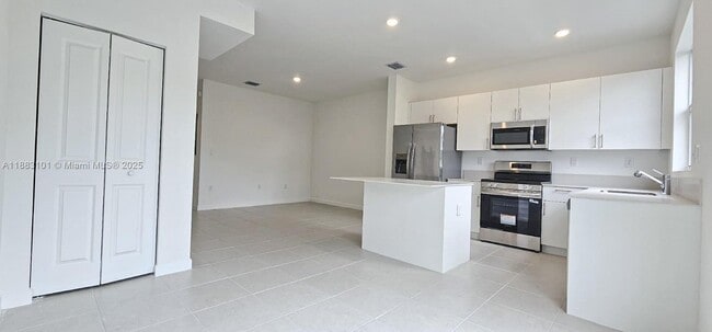 Building Photo - 15620 SW 277th Terrace