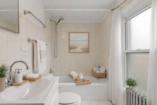 Building Photo - 1342 Circle Ave