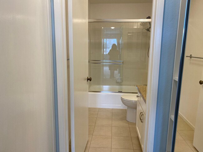 Building Photo - EPIC REA: Condo w/Parking & Community Pool close to BART & schools