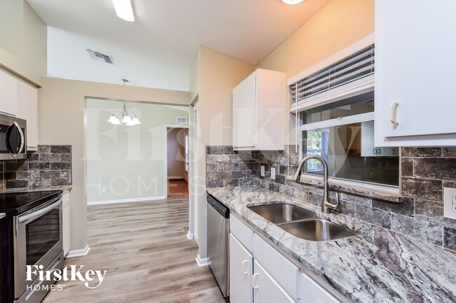 Building Photo - 3330 SW 27th Ave