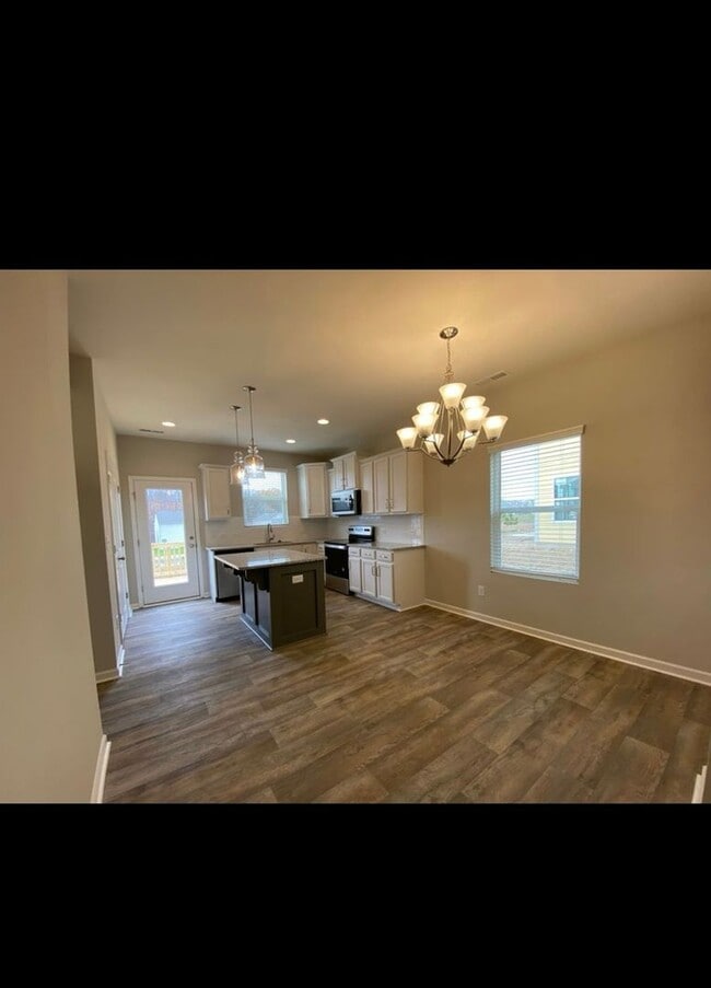 Building Photo - Charming 3BR House in Charlotte