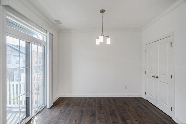 Building Photo - 8 Brentwood Cir